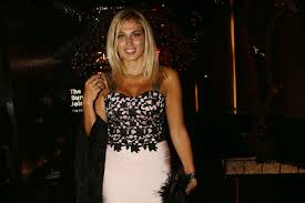 Αφού τελείωσε το λύκειο πέρασε στο πανεπιστήμιο και συγκεκριμένα στη φιλοσοφική σχολή αθηνών. H Kwnstantina Spyropoyloy Exase Ennea Kila Prin To Agroths Monos Psaxnei Photos