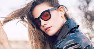 Clip Claire Laffut & Yseult — bureau badass