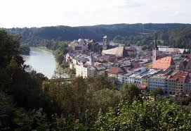 Find boundary map, population, demographics, climate change info and natural hazard risks. Schloss Wasserburg Am Inn Aufnahme Von Herzogliche Schloss Wasserburg Am Inn Tripadvisor