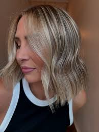 Okaaay she did it! 👏🏻 i'm such a sucker for these blunt bobbies! 😍 It's  been a wonderful week of new looks, and fun energy behind the chair ✨ Happy  Friday, off