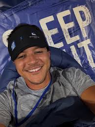 These photos were taken 6 & 1/2 years apart. DC now, Cleveland then.  Somehow still @ Channel 5. And thriving. 🙏🏽