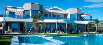 El famoso actor estadounidense, will smith, posee una casa en un traíler de 60 metros cuadrados valorizado en 2.5 millones de dólares. Conoce Las Casas De Tom Cruise Kim Kardashian Y Will Smith Intermercado