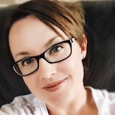 Crystal Falconer (@LibraryCrystal)