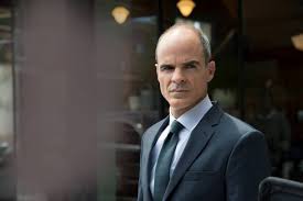 When a crisis forces white house personnel to take shelter in a bunker, commerce department official jane davis negotiates through back channels. House Of Cards Season 4 Episode 1 The Arts Justmemike S New Blog