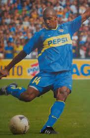 Finalmente amaranto perea no pudo hacer la hazaña que necesitaba leones para mantener al perea, de 39 años, quien había jugado como profesional en independiente medellín, boca juniors. Luis Amaranto Perea Boca Juniors Club Atletico Boca Juniors Boca Juniors Boca