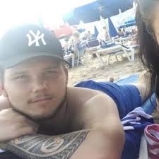 Girlfriend publicly shames partner for epic holiday spelling fail