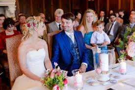 In zusammenarbeit mit einem freien redner oder einem theologen wird eine. Hochzeitsredner Fur Freie Trauung Hochzeitszeremonie Binder Munchen