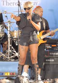 Blige set the music world on fire with her trailblazing 1994 lp my life,. Singer Mary J Blige S Prominent Tattoos Get Airbrushed Off For New Cover Shoot Celebrating Her Figure Daily Mail Online