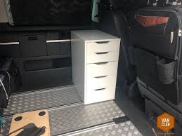 Kuchenblock Im Schienensystem Des Vw Bus T5 T6 Auf Basis Von Ikea Alex Vanclan De Vw Bus T5 Vw Bus Kuche Block