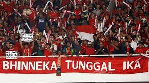 .viral tkw indonesia dibunuh bangladesh setelah cehck in di hotel, bejadnya tkw asal indonesia gak tau malu, viral tkw indonesia di perkosa majikannya, tkw vs bangladesh lihat apa yang di lakukan nita. Kronologi Suporter Timnas Indonesia Dikeroyok Di Malaysia Hingga Viral Di Twitter Dan Instagram Tribun Kaltim