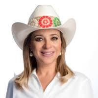 Flor Ayala's Instagram, Twitter & Facebook