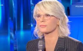 Per le sue doti professionali e la sua grande capacità di confezionare trasmissioni tv record di ascolti, come c'è posta per te, amici maria de filippi figlio gabriele e marito maurizio costanzo Maria De Filippi E Costanzo Il Retroscena Ci Hanno Scoperti Cosi