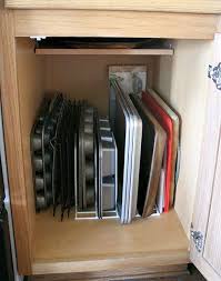 Tips For Organizing Pots And Pans Organisation De Petite Cuisine Idee Rangement Cuisine Et Rangement De Cuisine Diy