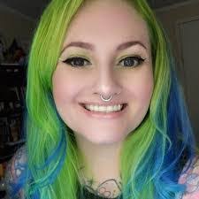 Nicole Muench's Instagram, Twitter & Facebook