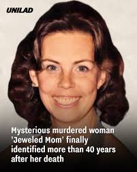 Sonia Whitley's Instagram, Twitter & Facebook