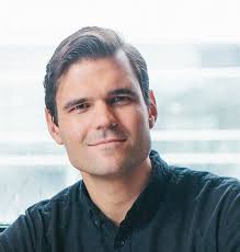 A software entrepreneur wants to empower players to develop their own games 