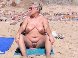 Oma macht FKK - Oma Porno Foto