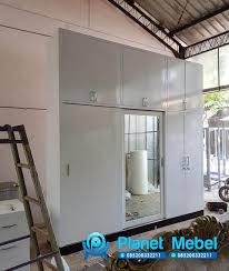 Lemari pakaian sliding 2 pintu minimalis mewah dan klasik model desain almari baju geser door kayu jati jepara atau full kaca cermin harga murah yang cocok sebagai furniture kamar rumah anda yang nyaman. Jual Lemari Pakaian Sliding Minimalis Pintu Kaca Planet Mebel Jepara