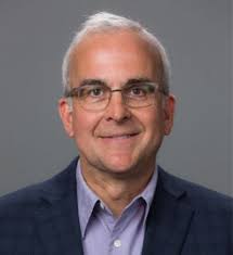 Len White receives AAMC's Distinguished Teaching Award