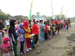 Tepat hari ini, 22 desember, indonesia memperingati hari ibu. Hari Ibu Wiktionary Bahasa Indonesia