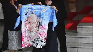 The robes are made of thai silk and produced by the famed silk purveyor jim thompson, according to a statement released tuesday by thai catholic officials. Pope Francis Gifted Anime Pope Coat While In Japan Kare11 Com