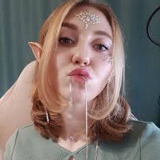 Alana Moon's Instagram, Twitter & Facebook