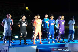 Berbagai macam model jersey mulai model jersey dewasa, jersey anak, jersey wanita, celana, jaket, kaos kaki terbaru. Psis Luncurkan Jersey Dan Tim Antara News