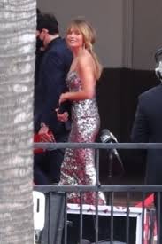 Margot robbie is looking flawless on the red carpet! Imwqjlc14toblm