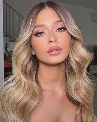 Alissa Bryant's Instagram, Twitter & Facebook