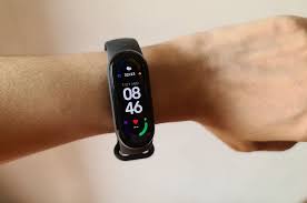 Mi band adalah salah satu smartwatch atau jam tangan pintar yang memiliki fitur powerful besutan vendor xiaomi. Xiaomi Mi Smart Band 6 Alternatif Tergolong Lengkap