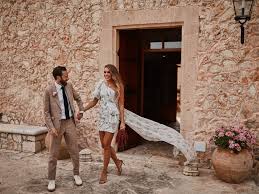 We've included cheap short wedding dresses, plus sized short wedding dresses, and even short bohemian short wedding dresses. 19 Best Short Wedding Dresses Of 2021