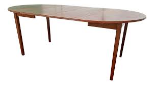 An extension also provides additional surface top space for extra food trays and drinks. Mid Century Modern Round Dining Table With 2 Leaves Chairish