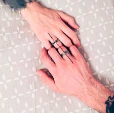 10 Tatuajes Romanticos Y Originales En Pareja Para San Valentin Mujer De 10 En 2020 Disenos De Tatuaje Para Parejas Tatuajes Romanticos Tatuaje Dedos Mano
