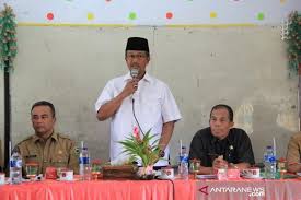 Intinya masih butuh banyak info pelengkap, disamping tindakan eksplosif masif bombastis dari si bupati solok. Mantan Bupati Solok Tanggapi Soal Utang Ke Epyardi Asda Antara News