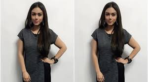 Thalita latief menggugat cerai dennis rizky ke pengadilan agama (pa) jakarta pusat belum lama ini. Hadiri Insert Awards Thalita Latief Tampil Menawan Bukti Lemak Terhempaskan Usai Punya Momongan Tribunstyle Com