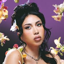 Happy birthday Alissa. I'm a year older today too🤘🏻🦁💐🎂🍾🥂🍻