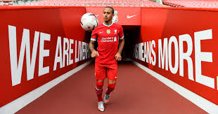 Selon les informations du daily mail, le milieu de terrain de 29 ans serait tombé d'accord avec les reds et souhaiterait désormais conclure son transfert. Photo Gallery Thiago Alcantara Seals Liverpool Move At Anfield Liverpool Fc