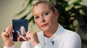 Král Karel zbaví Andrewa všech zbývajících titulů, musí se také vystěhovat 