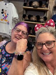 Disney fans connect through bracelets
