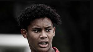 Noah gesser in action for ajax in a youth match in 2019. Cacmilyhijsjnm