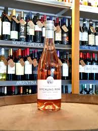 Camel valley pinot noir rosé brut 2015 si presenta all'olfatto con immediati profumi fruttati di fragole e cenni agrumati. Pinot Noir Wine Barrel Hove