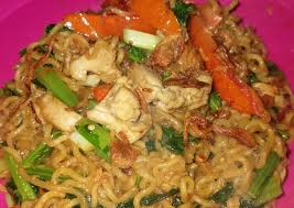 Resep indomie goreng nyemek dijamin bikin nagih masakan akhir bulan asmr cooking. Cara Membuat Mie Tumis Goreng Kreasi Indomie Goreng Yang Enak