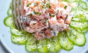 La Recette Du Carpaccio Fraicheur De Concombre Tartare De Saumon Au Fromage Blanc Health Food Healthy Recipes Food