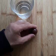 Recolter Les Graines D Une Tomate Cerise J 1 Plantdetomate Tomatedujardin Tomatebio Graine Grainesdejardin Grainedet Coupe Glass Glass Champagne Coupes