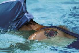 Wann ist das schwimmen nach tattoo stechen wieder unbedenklich möglich? Achtung Frisch Gestochen