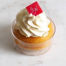 Le Baba Au Rhum Par Fabien Rouillard Pour La Patisserie Gerard Mulot Un Grand Classique Gateaux Et Desserts Dessert Gateau