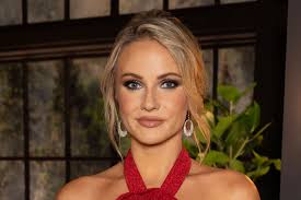 Taylor Ann Green's House Has the Most Serene Bedroom (PHOTOS)