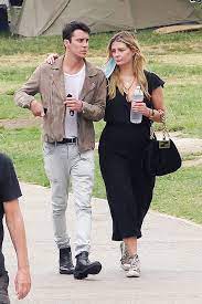 But unfortunately for mischa, she m. Mischa Barton Seen With Mystery Man During Pda Walk See Pics Hollywood Life