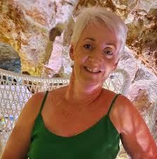 Hi! My boyfriend and I are getting married and spending our honeymoon in  Australia! We will be there in December and can´t decide what to choose and  what to see. I was