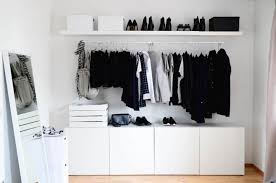 Ikea bestå vitrine vitrine weiß, wohnzimmerschränke und wohnwand weiss. Ikea Sideboard Selber Machen Wahnsinn Was Sie Aus Ihrem Ikea Besta Regal Machen Konnen Innendesign Mobel Zenideen